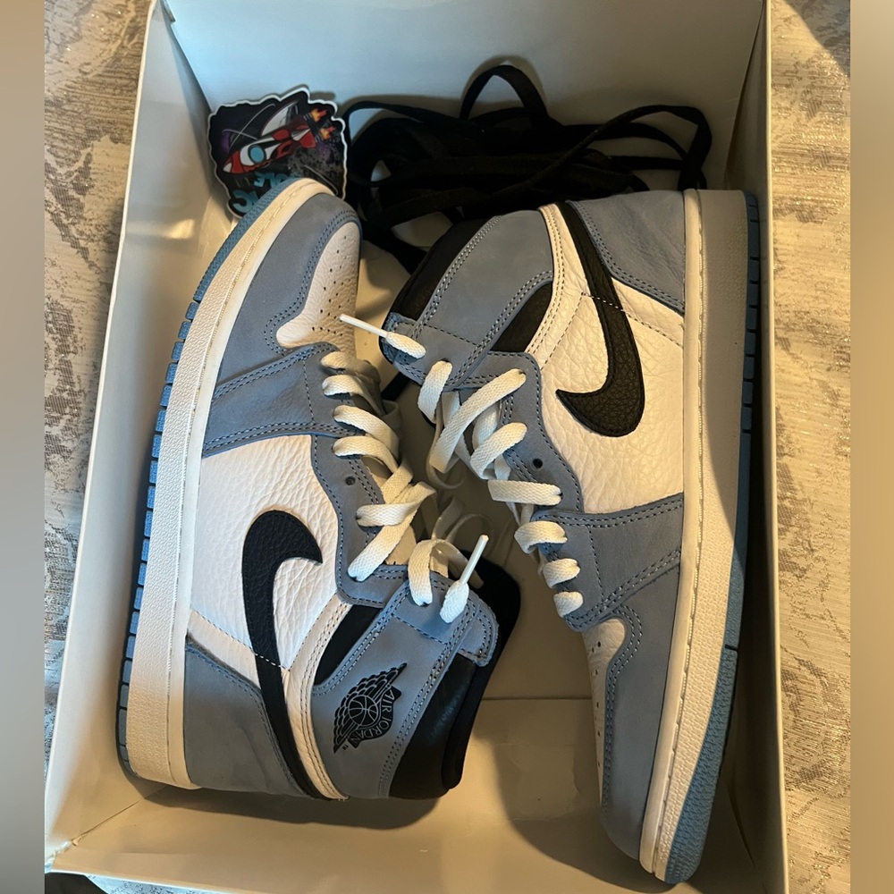 Jordan 1 Retro High OG University Blue - Picture 2 of 3